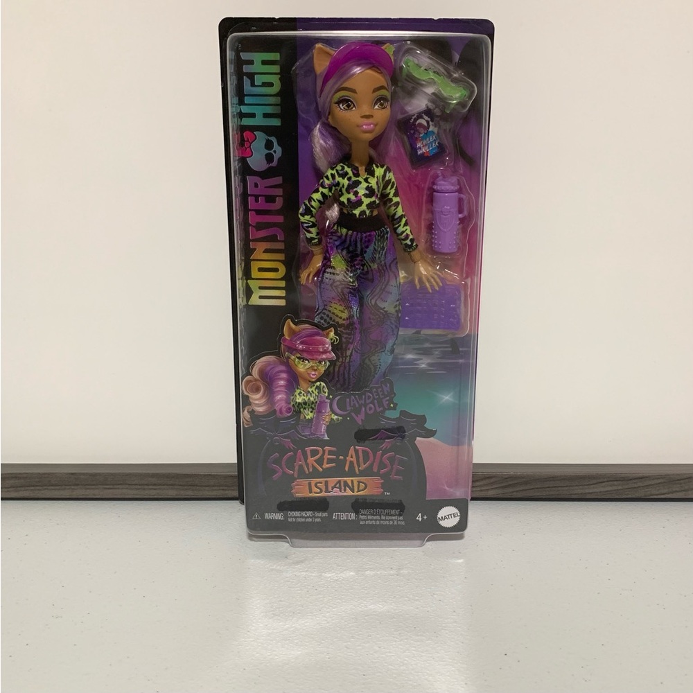 Monster High®: Scare-adise Island Clawdeen Wolf™ Fashion Doll w/Accessories-New